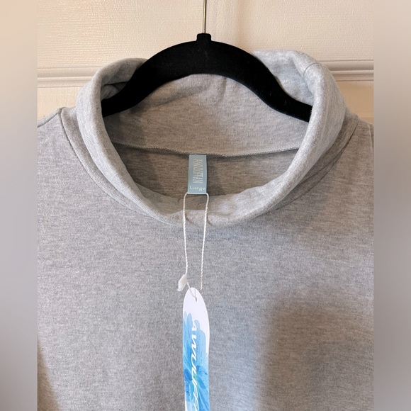 NWT women’s long sleeve tunic T-shirt size Large - Picture 2 of 6